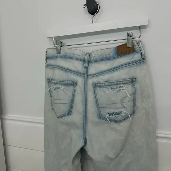 Women’s American Eagle Distressed Mom Jean Size 4 - Picture 6 of 7